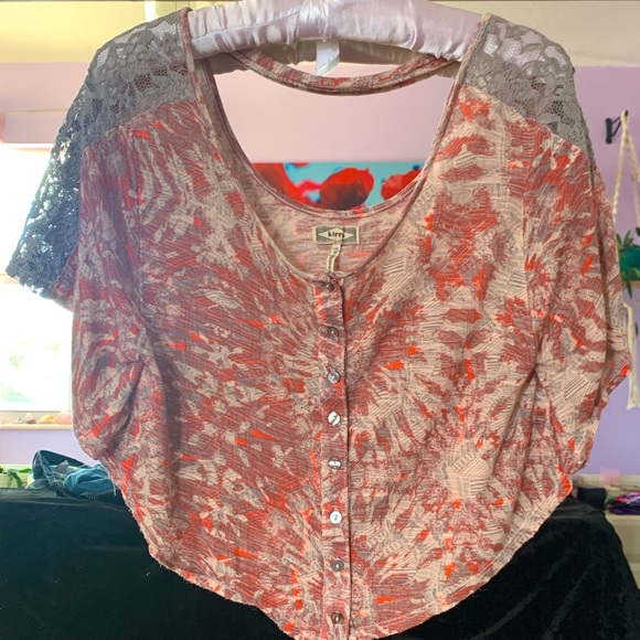 Flowy Lace Butterfly Sleeve Top - Picture 4 of 5